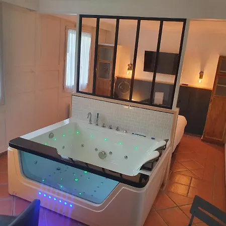 The Originals Boutique, Clair Hotel, מלון 3*